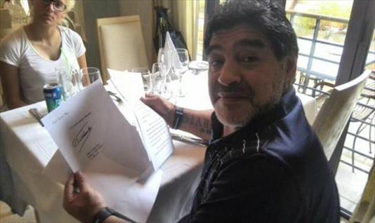 Maradona recibió una carta de Fidel Castro