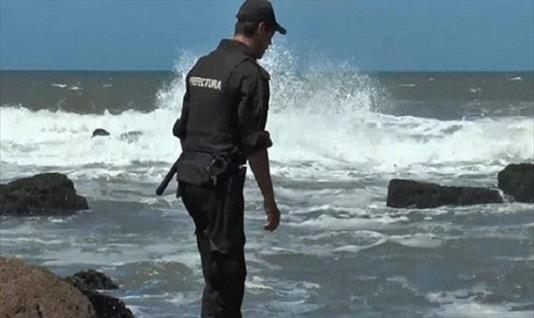 Insólito robo en Uruguay: se llevó una caja fuerte y se escapó nadando