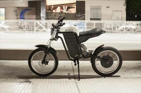 Estudiantes presentaron Sudaca, la primera moto eléctrica argentina