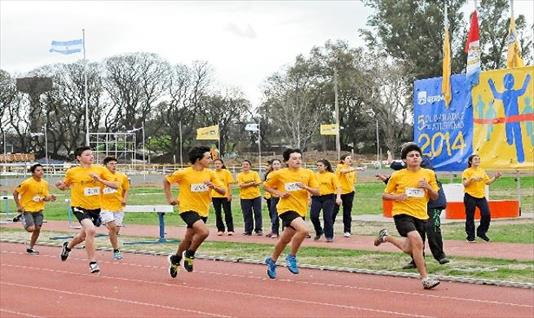 Más de 600 jóvenes participaron de las olimpíadas de Atletismo 