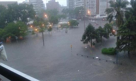Montevideo bajo agua tras feroz tormenta