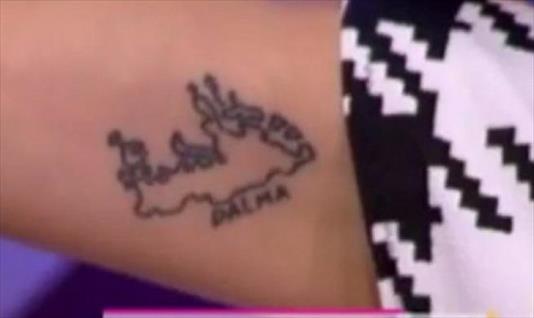 Una actriz se tatuó las Islas Malvinas con los nombres de Dalma y Gianinna