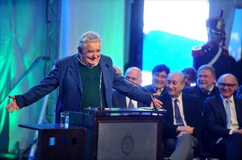 Mujica viaja a Venezuela, Ecuador y México